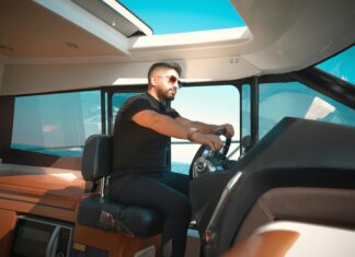 Navigational Tips for Driving a Yacht Like a Pro: Unlock Your Skills