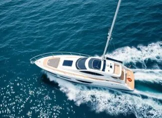 The Intersection of Technology and Yachting: A Modern Revolution The Intersection of Technology and Yachting: A Contemporary Revolution